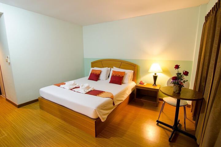 Room 8 of 27