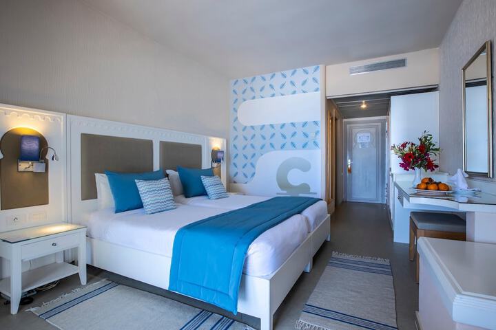 Room 12 of 89