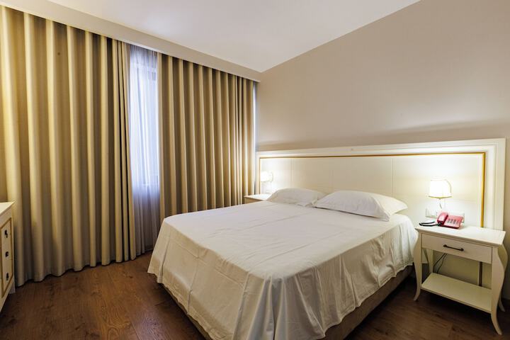 Room 4 of 14