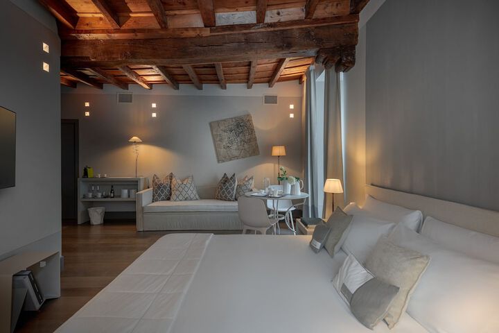 Room 10 of 56