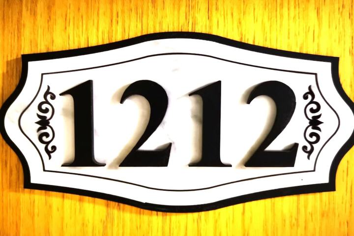 Room 102 of 442
