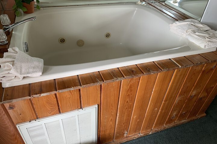 Private spa tub