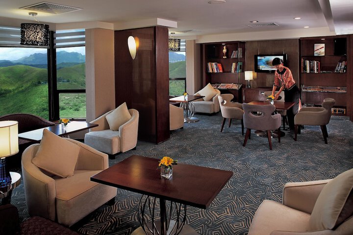 Lounge 65 of 72