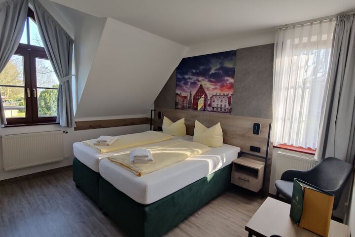 Room 13 of 73