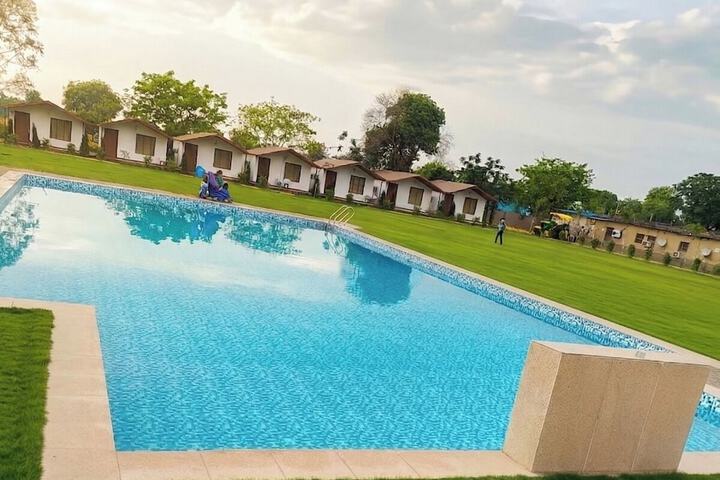 Pool 30 of 114