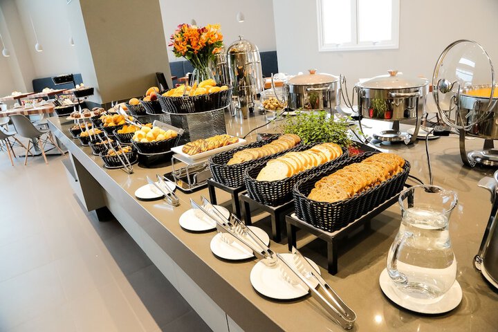 Dining 40 of 48