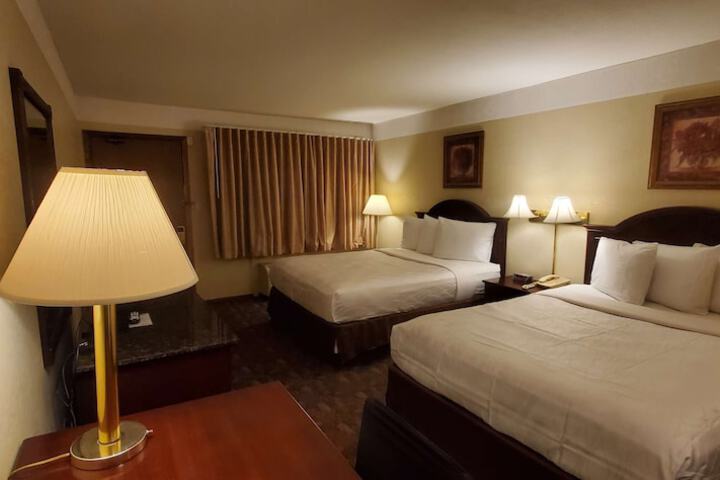 1 Queen Bed (1 of 11)