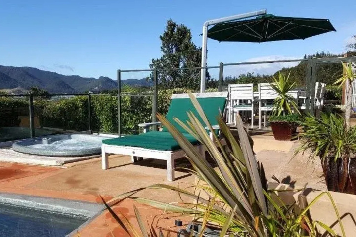 Pool 9 of 15