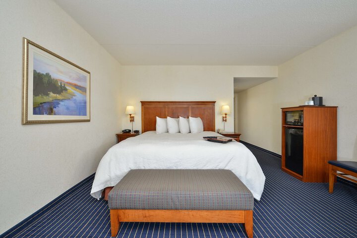 1 King Bed (7 of 16)