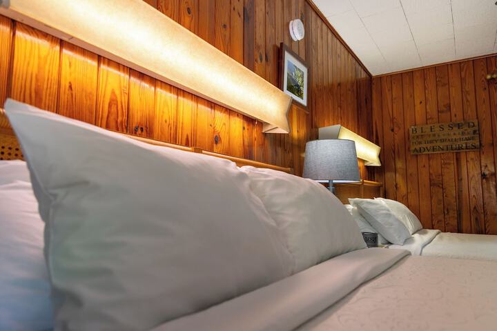 Standard Room, King or Two Doubles (6 of 10)