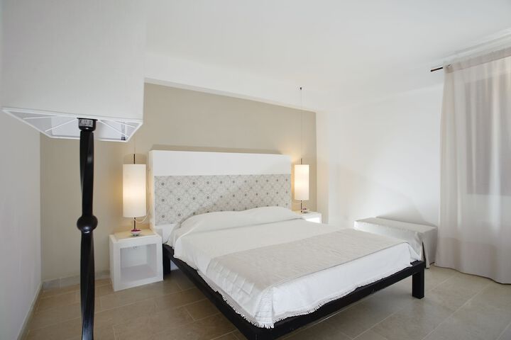 Room 5 of 115