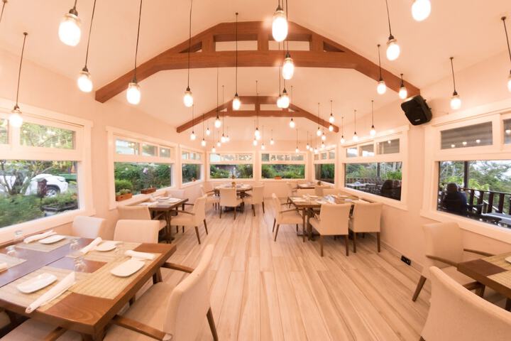 Dining 85 of 128