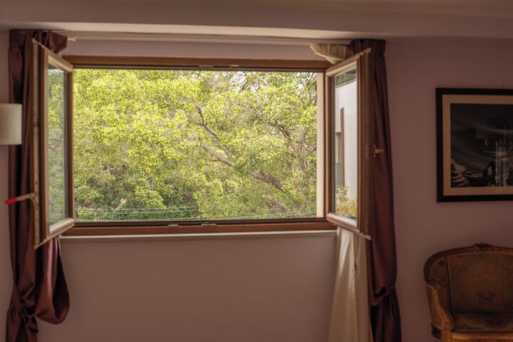 Room 52 of 104