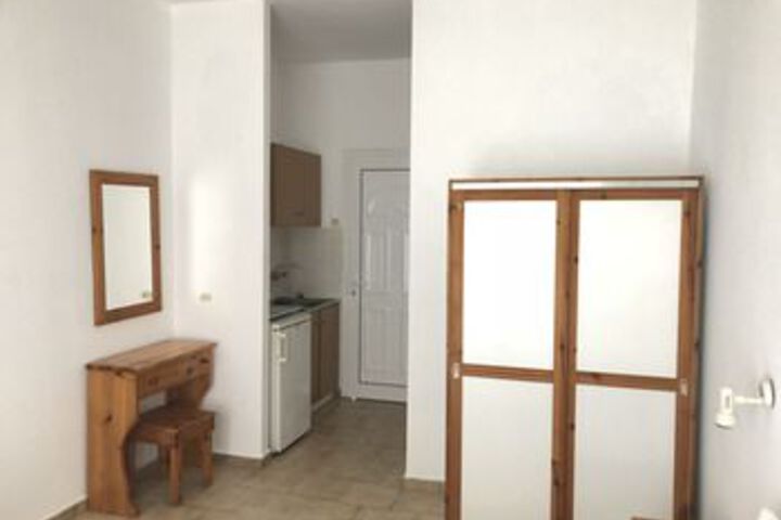 Room 5 of 10
