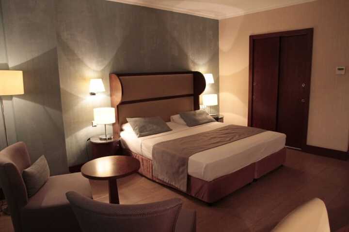 Room 13 of 38