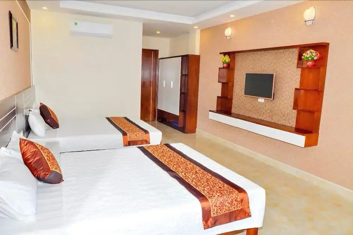 Room 7 of 10