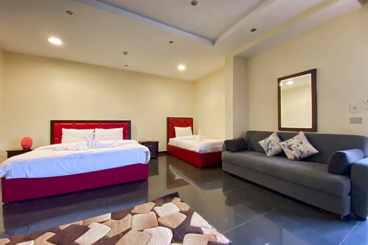 Room 28 of 340