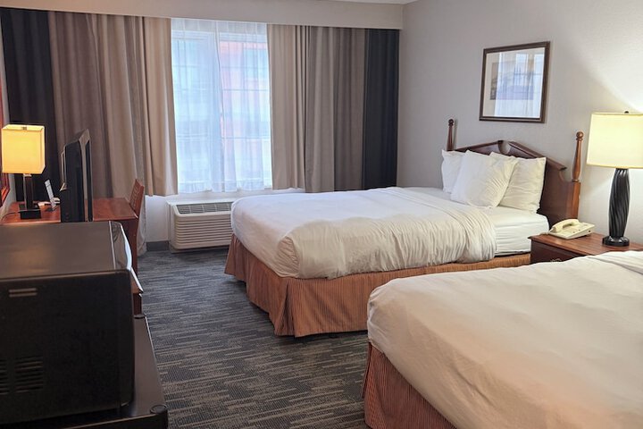 2 Queen Beds (4 of 10)