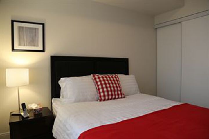 Room 10 of 27