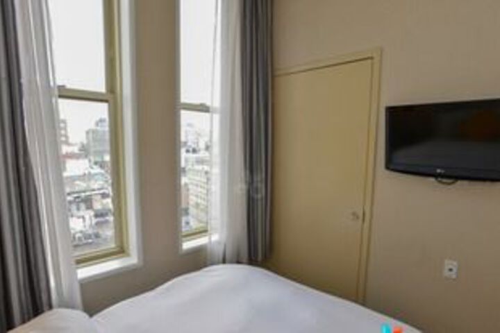 Room 20 of 32