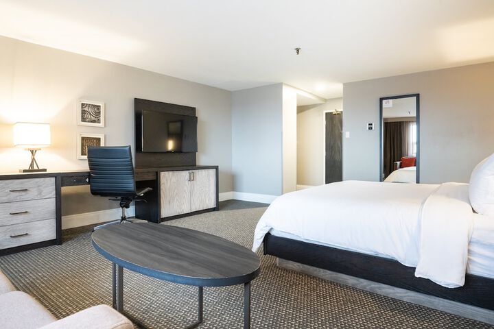 Room 32 of 270