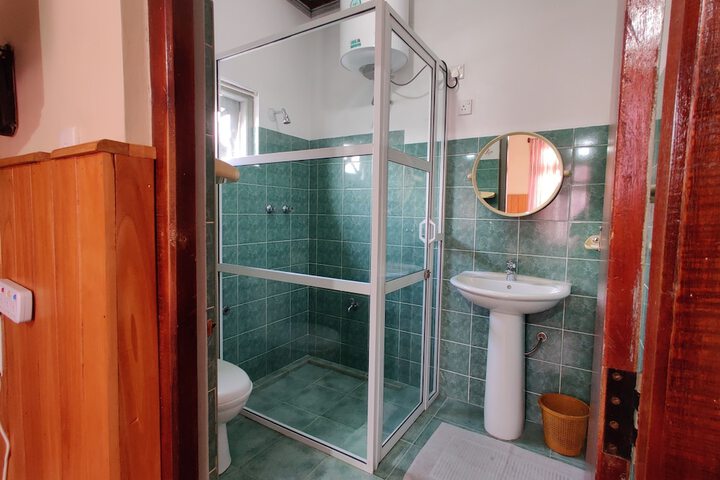 Room 9 of 25