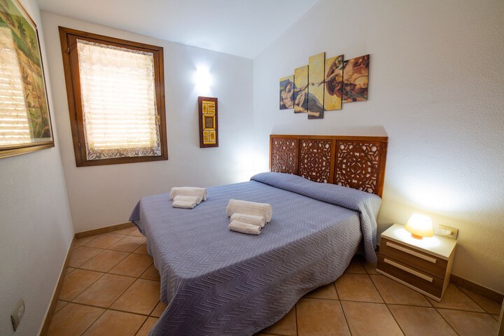 Room 6 of 48