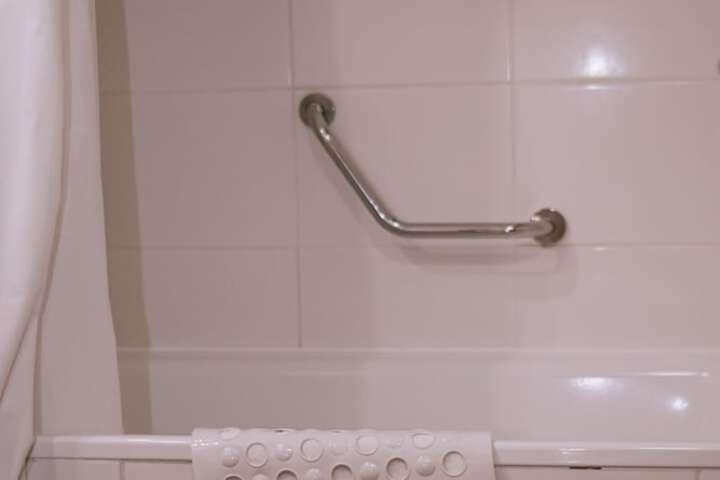Room 40 of 77