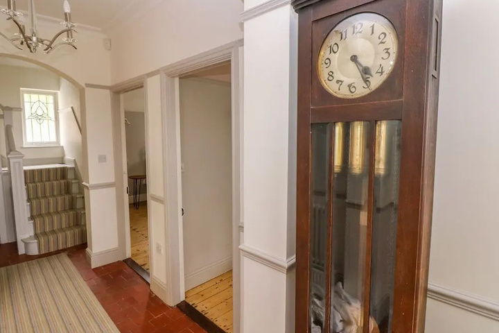 Room 12 of 20