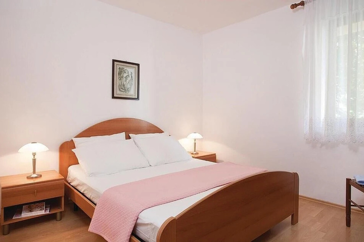 Room 4 of 13