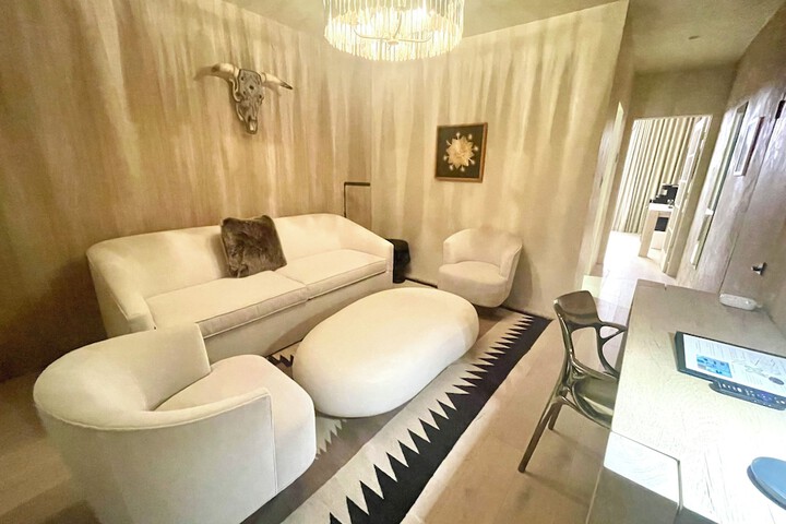 Room 42 of 65