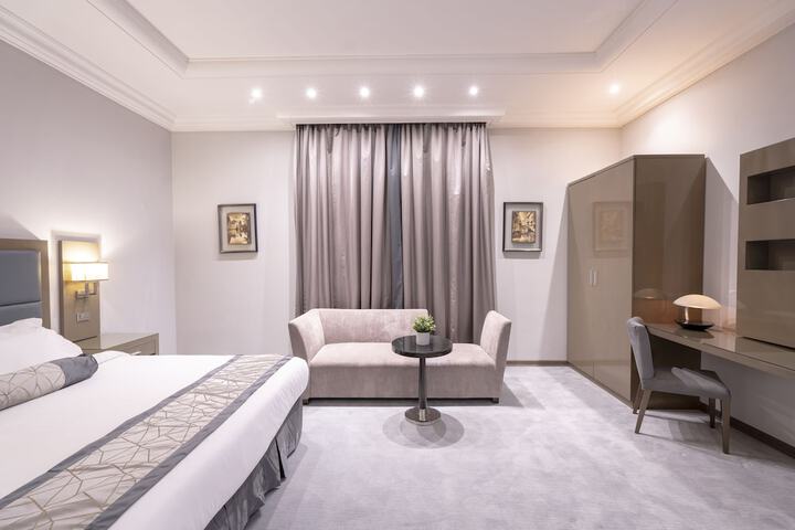 Room 17 of 40