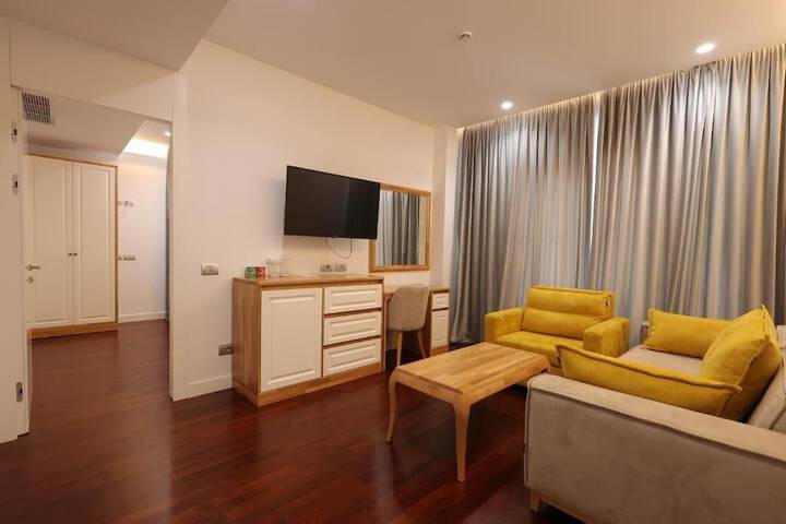 Room 30 of 107