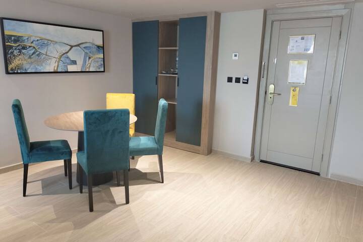 Room 18 of 158