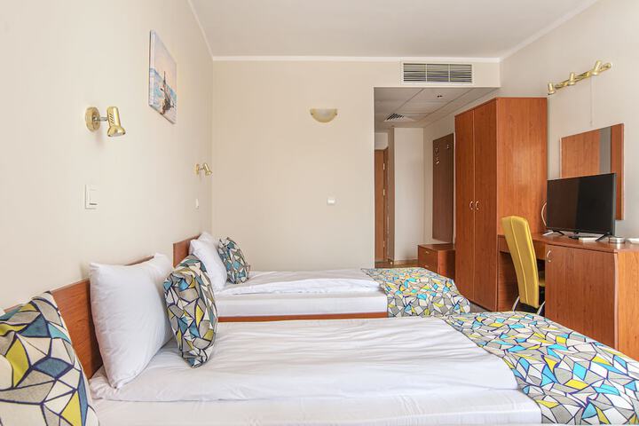 Room 8 of 50