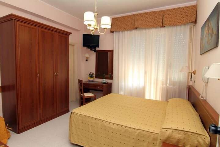 Room 6 of 30