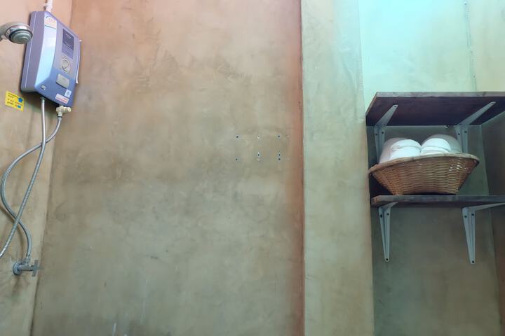 Room 12 of 16