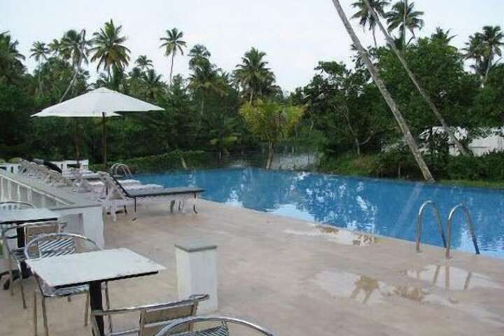 Pool Hotel