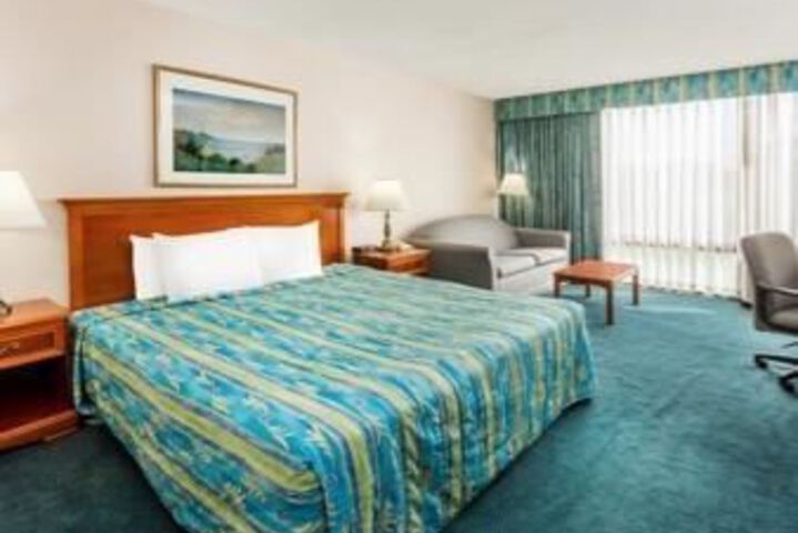 Room 33 of 53
