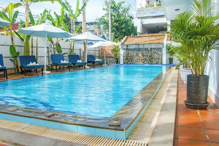 Pool 72 of 105