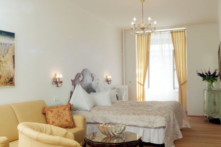 Room 38 of 62