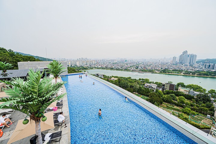 Pool 16 of 38