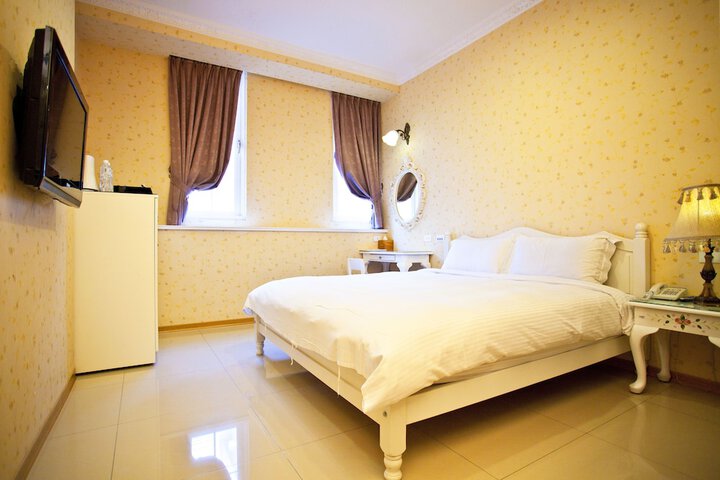Room 13 of 50