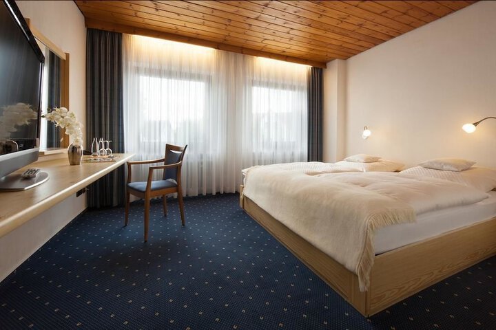 Room 4 of 13
