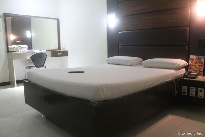 Room 7 of 27