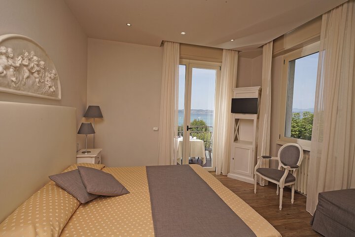 Room 8 of 47