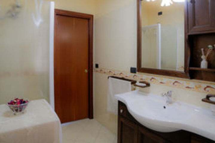Room 5 of 18