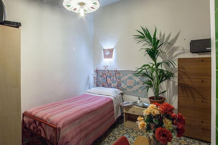 Room 14 of 25