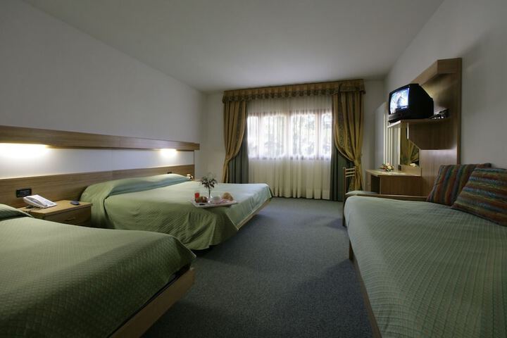 Room 9 of 49