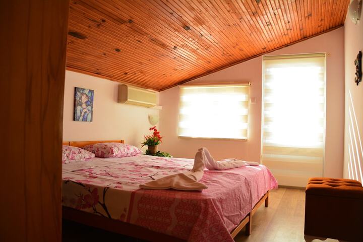 Room 4 of 91